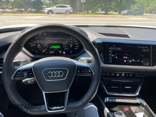 2023 Audi RS e-tron GT z VIN WAUBHBFW2P7900552, wystawiony jako Copart lot #67729684 z przebiegiem 1512 mil mil oraz Tytuł czysty. Historia ofert i sprzedaży dostępna na DreamBid. Obrazek 7.