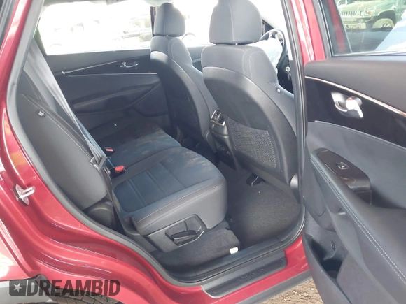 2018 Kia Sorento LX with VIN 5XYPG4A32JG340689, listed as a IAAI auction lot 41717750 with 72,212 mi miles. Bid and sale history available at carsss.com. Image 8.