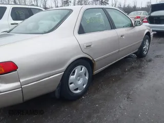 2001 Toyota Camry CE z VIN 4T1BG22K01U847704, wystawiony jako IAAI lot #41583762 z przebiegiem Nie podano mil oraz . Historia ofert i sprzedaży dostępna na DreamBid. Obrazek 6.