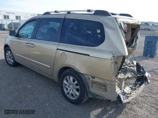 2006 Kia Sedona LX with VIN KNDMB233666040795, listed as a IAAI auction lot 41921051 with 200,410 mi miles. Bid and sale history available at carsss.com. Image 3.