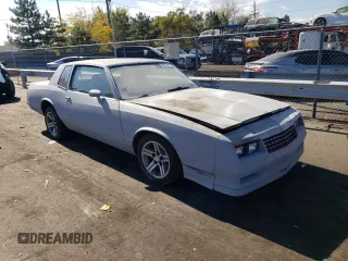 1981 Chevrolet Monte Carlo z VIN 1G1AZ37J9BK431804, wystawiony jako Copart lot #76023804 z przebiegiem 68 941 mil mil oraz Tytuł czysty. Historia ofert i sprzedaży dostępna na DreamBid. Obrazek 4.