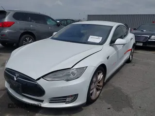 2016 Tesla Model S 90D with VIN 5YJSA1E40GF123543, listed as a IAAI auction lot 42111603 with 126,445 mi miles and . Bid and sale history available at DreamBid. Image 6.