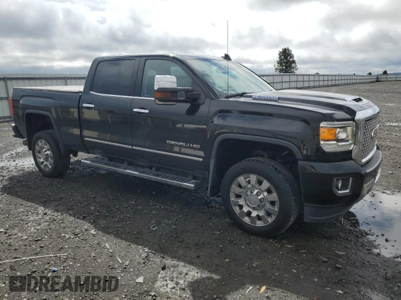 2017 GMC Sierra 2500HD Denali z VIN 1GT12UEY0HF114366, wystawiony jako Copart lot #54540275 z przebiegiem 78 066 mil mil oraz Szkoda całkowita • Salvage title. Historia ofert i sprzedaży dostępna na DreamBid. Obrazek 4.