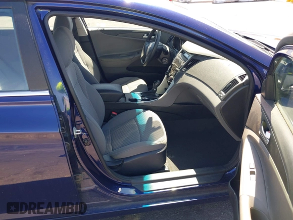 2013 Hyundai Sonata GLS z VIN 5NPEB4AC7DH566018, wystawiony jako IAAI lot #42249681 z przebiegiem 100 998 mil mil oraz . Historia ofert i sprzedaży dostępna na DreamBid. Obrazek 5.