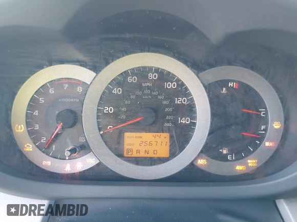 2006 Toyota RAV4 with VIN JTMBK33VX66000704, listed as a IAAI auction lot 41884109 with 256,711 mi miles. Bid and sale history available at carsss.com. Image 7.