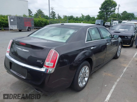 2012 Chrysler 300 C z VIN 2C3CCAET5CH188208, wystawiony jako IAAI lot #42389254 z przebiegiem 115 016 mil mil oraz . Historia ofert i sprzedaży dostępna na DreamBid. Obrazek 4.