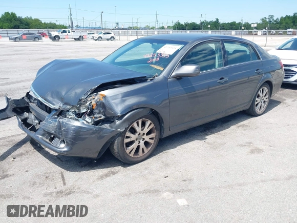 2008 Toyota Avalon XL z VIN 4T1BK36B18U291704, wystawiony jako IAAI lot #42253335 z przebiegiem 189 743 mil mil oraz . Historia ofert i sprzedaży dostępna na DreamBid. Obrazek 2.