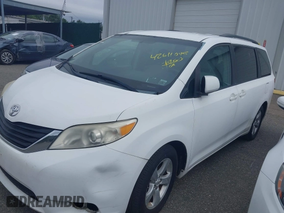 2011 Toyota Sienna LE AAS z VIN 5TDKK3DC7BS051343, wystawiony jako IAAI lot #42611095 z przebiegiem 211 223 mil mil oraz . Historia ofert i sprzedaży dostępna na DreamBid. Obrazek 14.
