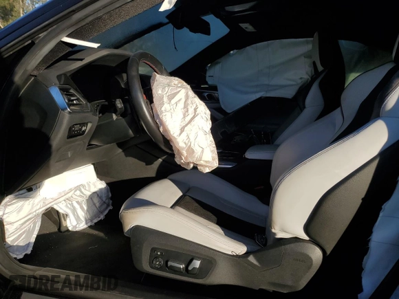 2021 BMW M4 Competition z VIN WBS33AZ01MCG38478, wystawiony jako Copart lot #82415084 z przebiegiem Nie podano mil oraz Szkoda całkowita • Salvage title. Historia ofert i sprzedaży dostępna na DreamBid. Obrazek 7.