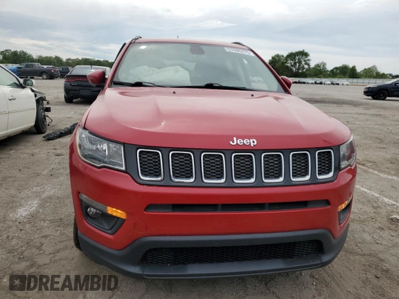 2019 Jeep Compass Latitude z VIN 3C4NJDBB2KT597540, wystawiony jako Copart lot #57686275 z przebiegiem 84 501 mil mil oraz Szkoda całkowita • Salvage title. Historia ofert i sprzedaży dostępna na DreamBid. Obrazek 5.