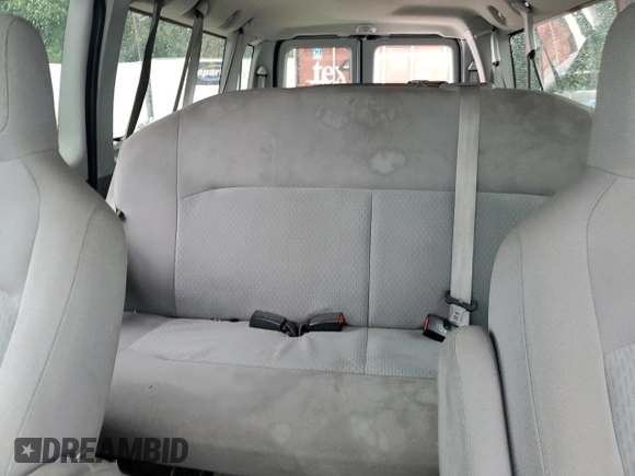 2013 Ford Econoline Passenger XL z VIN 1FBSS3BL2DDB19697, wystawiony jako Copart lot #65953484 z przebiegiem 111 055 mil mil oraz Szkoda całkowita • Salvage title. Historia ofert i sprzedaży dostępna na DreamBid. Obrazek 10.