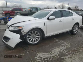2011 Lincoln MKS EcoBoost z VIN 1LNHL9FT7BG609026, wystawiony jako Copart lot #47574345 z przebiegiem 162 409 mil mil oraz Szkoda całkowita • Salvage title. Historia ofert i sprzedaży dostępna na DreamBid. Obrazek 1.