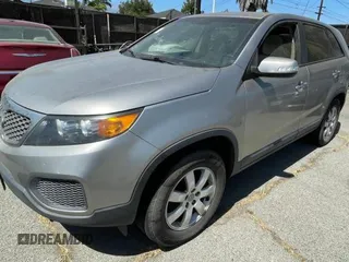 2012 Kia Sorento LX with VIN 5XYKT3A10CG304310, listed as a Copart auction lot 82711014 with 170,280 mi miles and Clean Title. Bid and sale history available at DreamBid. Image 2.