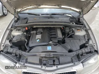 2010 BMW 1 Series 128i z VIN WBAUL7C53AVJ77295, wystawiony jako Copart lot #86122734 z przebiegiem 138 270 mil mil oraz Szkoda całkowita • Salvage title. Historia ofert i sprzedaży dostępna na DreamBid. Obrazek 11.