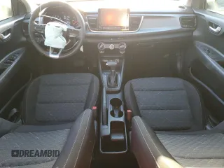 2023 Kia Rio LX z VIN 3KPA24AD1PE551191, wystawiony jako Copart lot #49961005 z przebiegiem 61 139 mil mil oraz Nie do naprawy • Non repairable. Historia ofert i sprzedaży dostępna na DreamBid. Obrazek 8.