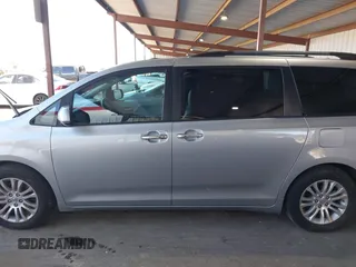 2015 Toyota Sienna XLE с VIN 5TDYK3DC9FS611086, выставлен на аукционе IAAI как лот 41970098 с пробегом 59 154 миль миль и . История ставок и продаж доступна на DreamBid. Изображение 15.