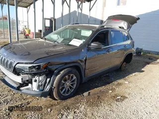 2019 Jeep Cherokee Latitude Plus with VIN 1C4PJMLB1KD101186, listed as a IAAI auction lot 40550461 with 73,986 mi miles. Bid and sale history available at carsss.com. Image 20.