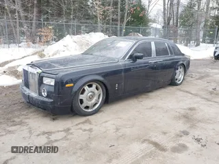 2007 Rolls-Royce Phantom z VIN SCA1S68517UX08396, wystawiony jako IAAI lot #41722895 z przebiegiem Nie podano mil oraz . Historia ofert i sprzedaży dostępna na DreamBid. Obrazek 2.