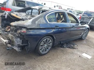 2019 BMW 5 Series 530i xDrive z VIN WBAJA7C55KWW00477, wystawiony jako IAAI lot #42388808 z przebiegiem 36 mil mil oraz . Historia ofert i sprzedaży dostępna na DreamBid. Obrazek 4.