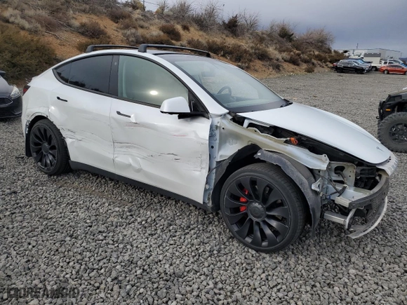 2022 Tesla Model Y Performance with VIN 7SAYGDEF8NF406073, listed as a Copart auction lot 80586784 with 47,476 mi miles and Salvage Title. Bid and sale history available at carsss.com. Image 4.