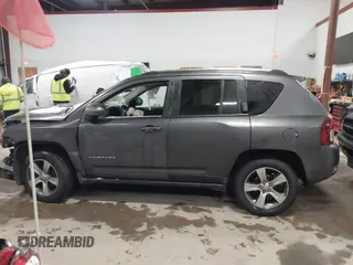 2017 Jeep Compass High Altitude with VIN 1C4NJDEB6HD192808, listed as a IAAI auction lot 41287965 with 68,357 mi miles. Bid and sale history available at carsss.com. Image 14.