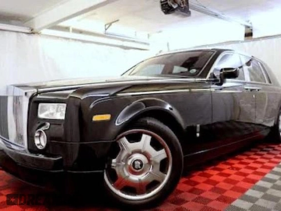 2007 Rolls-Royce Phantom z VIN SCA1S68547UX08408, wystawiony jako Copart lot #45595295 z przebiegiem 27 778 mil mil oraz Tytuł czysty. Historia ofert i sprzedaży dostępna na DreamBid. Obrazek 2.