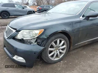 2007 Lexus LS 460 with VIN JTHBL46F975032735, listed as a IAAI auction lot 41952569 with 177,038 mi miles. Bid and sale history available at carsss.com. Image 6.