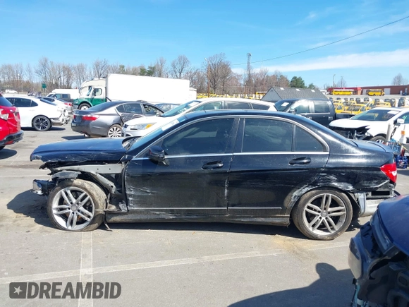 2013 Mercedes-Benz C 300 Sport z VIN WDDGF8AB1DR262578, wystawiony jako IAAI lot #41828966 z przebiegiem 176 190 mil mil oraz . Historia ofert i sprzedaży dostępna na DreamBid. Obrazek 15.