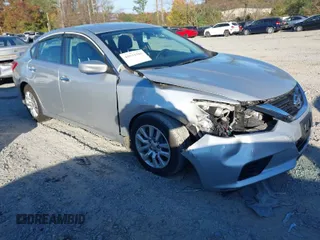 2018 Nissan Altima 2.5 SR with VIN 1N4AL3AP8JC474583, listed as a IAAI auction lot 40923589 with 116,960 mi miles. Bid and sale history available at carsss.com. Image 1.