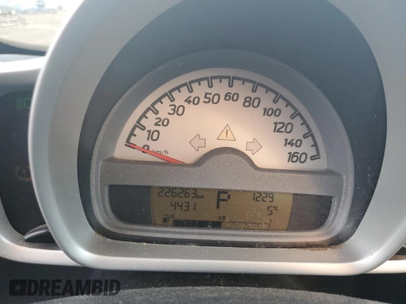 2009 Smart fortwo Pure z VIN WMEEJ31X49K292142, wystawiony jako Copart lot #48928535 z przebiegiem 226 263 mil mil oraz Tytuł czysty. Historia ofert i sprzedaży dostępna na DreamBid. Obrazek 9.