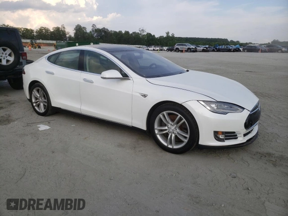 2014 Tesla Model S 60 с VIN 5YJSA1H18EFP33284, выставлен на аукционе Copart как лот 57434905 с пробегом 156 750 миль миль и Списание • Salvage title. История ставок и продаж доступна на DreamBid. Изображение 4.