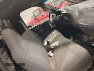 2001 Ford F-150 XL с VIN 1FTZF18241NA86371, выставлен на аукционе IAAI как лот 42621430 с пробегом Не указан миль и . История ставок и продаж доступна на DreamBid. Изображение 5.