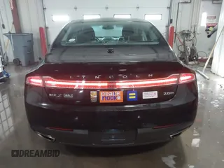 2013 Lincoln MKZ Hybrid z VIN 3LN6L2LU8DR818010, wystawiony jako IAAI lot #41363777 z przebiegiem 181 675 mil mil oraz . Historia ofert i sprzedaży dostępna na DreamBid. Obrazek 16.
