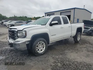 2017 GMC Sierra 1500 SLE z VIN 1GTV2MEC4HZ361880, wystawiony jako Copart lot #57492255 z przebiegiem 132 994 mil mil oraz Szkody całkowita. Historia ofert i sprzedaży dostępna na DreamBid. Obrazek 1.