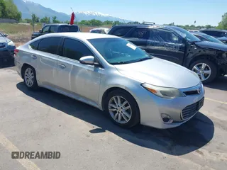 2013 Toyota Avalon XLE z VIN 4T1BK1EB3DU047794, wystawiony jako IAAI lot #42292409 z przebiegiem 246 637 mil mil oraz . Historia ofert i sprzedaży dostępna na DreamBid. Obrazek 1.