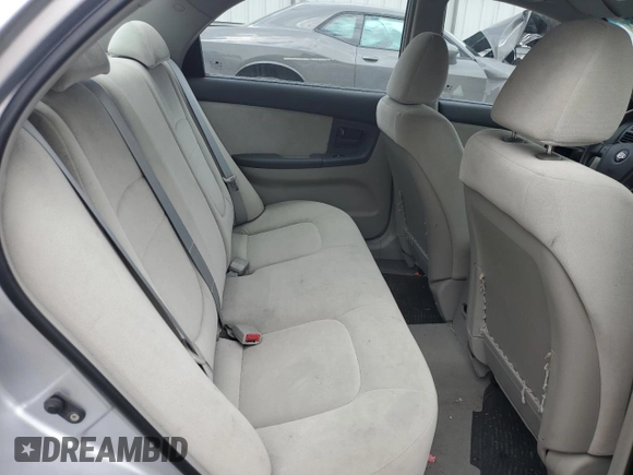 2006 Kia Spectra EX z VIN KNAFE121565316347, wystawiony jako Copart lot #57169865 z przebiegiem 82 782 mil mil oraz Czysty tytuł • Clean title. Historia ofert i sprzedaży dostępna na DreamBid. Obrazek 10.