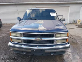 1998 Chevrolet Tahoe with VIN 1GNEK13RXWJ372276, listed as a IAAI auction lot 41458359 with 229,582 mi miles. Bid and sale history available at carsss.com. Image 13.
