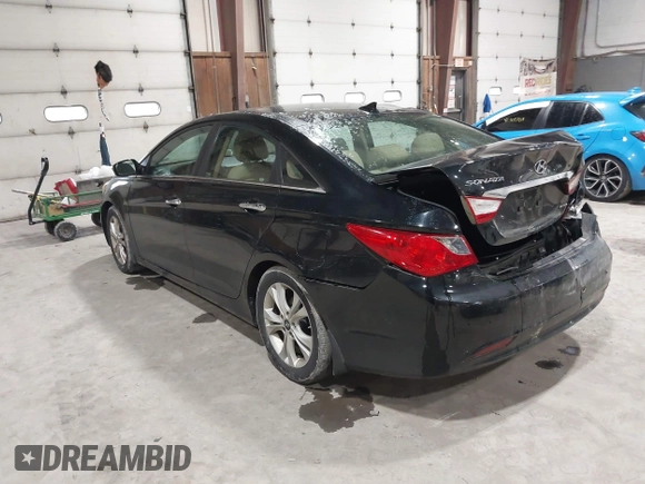 2012 Hyundai Sonata SE z VIN 5NPEC4AC9CH355351, wystawiony jako IAAI lot #42318588 z przebiegiem 122 864 mil mil oraz . Historia ofert i sprzedaży dostępna na DreamBid. Obrazek 3.