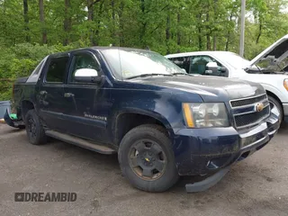 2007 Chevrolet Avalanche LTZ with VIN 3GNFK12377G115256, listed as a IAAI auction lot 42204282 with 134,266 mi miles. Bid and sale history available at carsss.com. Image 1.