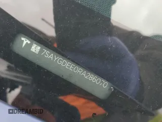 2024 Tesla Model Y Long Range z VIN 7SAYGDEE0RA286070, wystawiony jako Copart lot #58200425 z przebiegiem 16 881 mil mil oraz Szkoda całkowita • Salvage title. Historia ofert i sprzedaży dostępna na DreamBid. Obrazek 13.