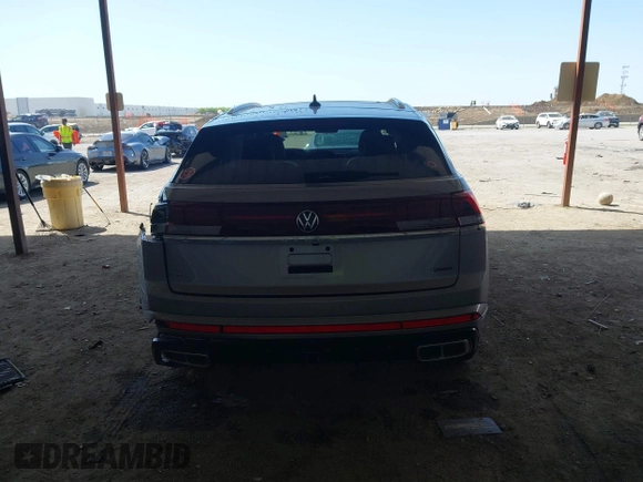 2024 Volkswagen Atlas SEL Premium R-Line z VIN 1V2FE2CA3RC242710, wystawiony jako IAAI lot #42021488 z przebiegiem 20 048 mil mil oraz . Historia ofert i sprzedaży dostępna na DreamBid. Obrazek 16.