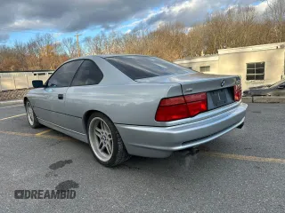 1997 BMW 8 Series z VIN WBAEF8325VCC31790, wystawiony jako Copart lot #85198614 z przebiegiem 115 638 mil mil oraz Czysty tytuł • Clean title. Historia ofert i sprzedaży dostępna na DreamBid. Obrazek 2.