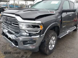 2022 Ram 2500 Laramie z VIN 3C6UR5FL2NG243857, wystawiony jako IAAI lot #41736144 z przebiegiem 58 474 mil mil oraz . Historia ofert i sprzedaży dostępna na DreamBid. Obrazek 17.
