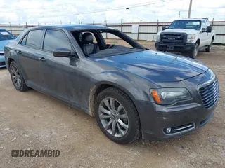 2014 Chrysler 300 S z VIN 2C3CCAGG4EH384420, wystawiony jako IAAI lot #42470746 z przebiegiem 115 641 mil mil oraz . Historia ofert i sprzedaży dostępna na DreamBid. Obrazek 1.