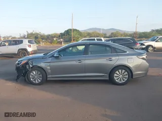 2017 Hyundai Sonata Hybrid SE with VIN KMHE24L35HA074609, listed as a IAAI auction lot 41177631 with 109,259 mi miles. Bid and sale history available at carsss.com. Image 15.