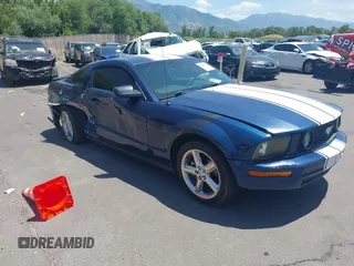 2008 Ford Mustang Deluxe z VIN 1ZVHT80N585180480, wystawiony jako IAAI lot #42538327 z przebiegiem 162 691 mil mil oraz . Historia ofert i sprzedaży dostępna na DreamBid. Obrazek 1.
