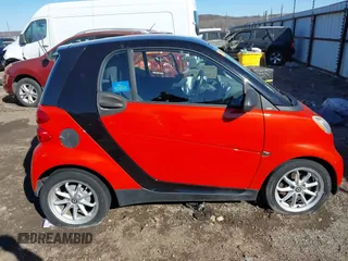 2008 Smart fortwo Pure z VIN WMEEJ31X28K122571, wystawiony jako IAAI lot #41680541 z przebiegiem 63 673 mil mil oraz . Historia ofert i sprzedaży dostępna na DreamBid. Obrazek 13.