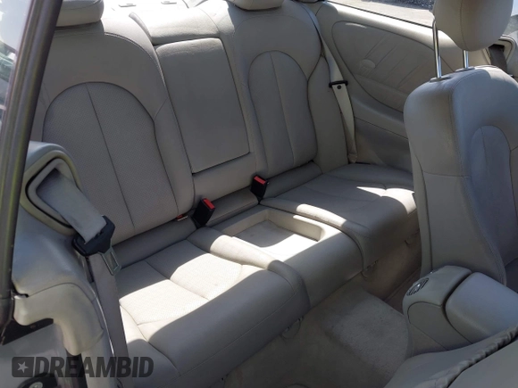 2005 Mercedes-Benz CLK 320 z VIN WDBTJ65J35F145745, wystawiony jako IAAI lot #42004415 z przebiegiem 189 275 mil mil oraz . Historia ofert i sprzedaży dostępna na DreamBid. Obrazek 8.
