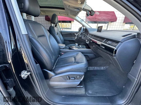 2018 Audi Q7 Premium Plus with VIN WA1LAAF78JD050217, listed as a Copart auction lot 54598215 with 123,468 mi miles and Clean Title. Bid and sale history available at carsss.com. Image 5.
