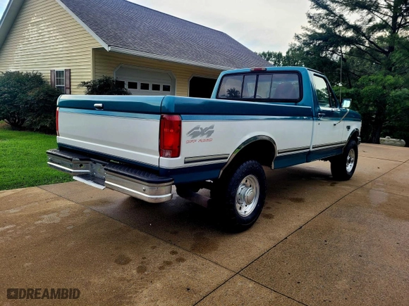 1997 Ford F-250 HD with VIN 3FTHF26F2VMA27004, listed as a Copart auction lot 43172115 with 237,194 mi miles and Clean Title. Bid and sale history available at carsss.com. Image 4.